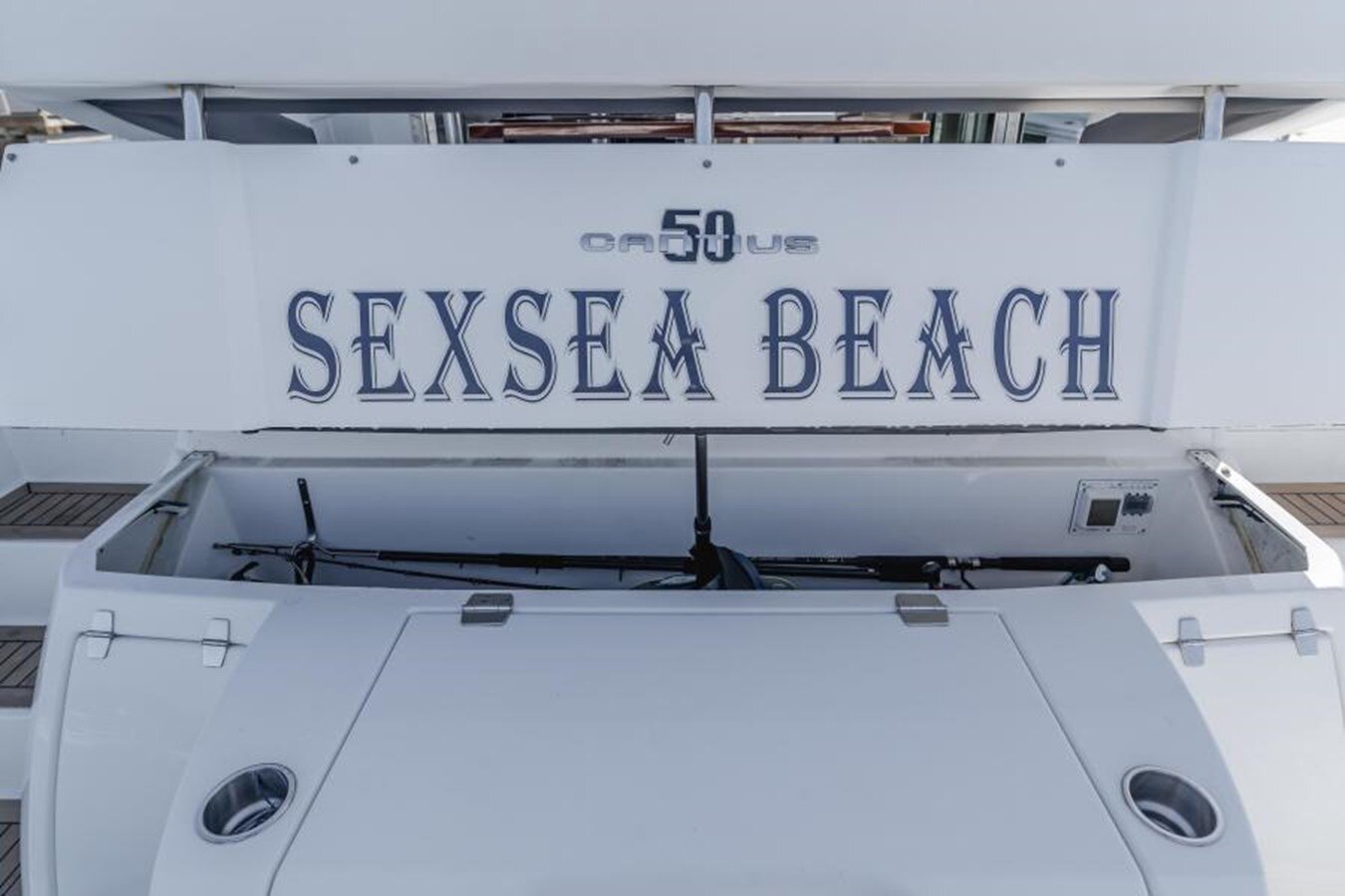 2019-cruisers-yachts-50-775da9