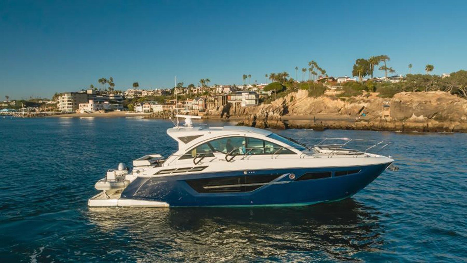 2019-cruisers-yachts-50-775da9