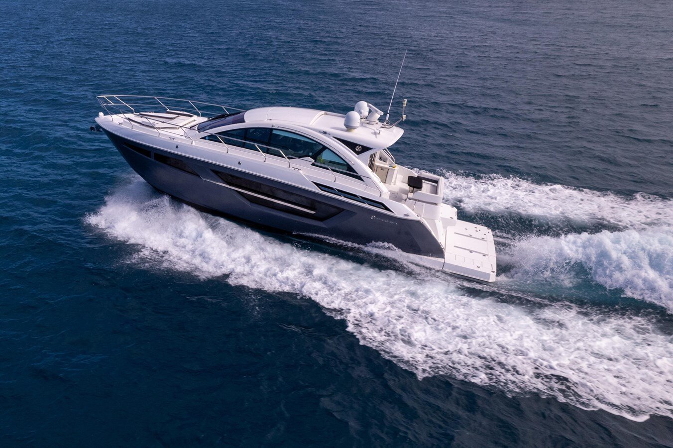 2019-cruisers-yachts-50-bba156