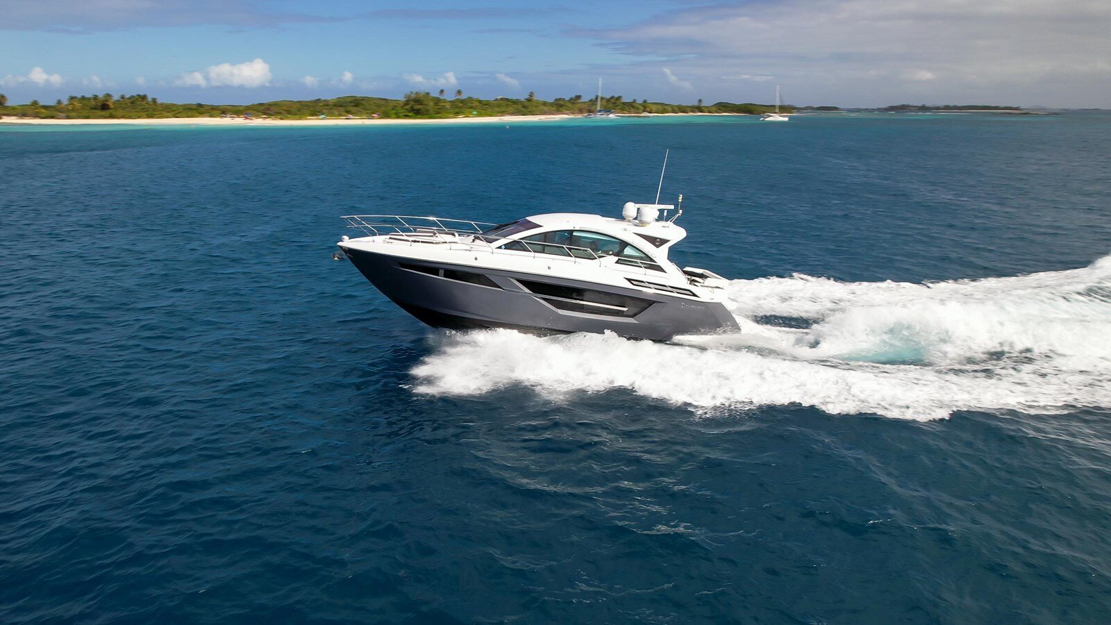 2019-cruisers-yachts-50-bba156