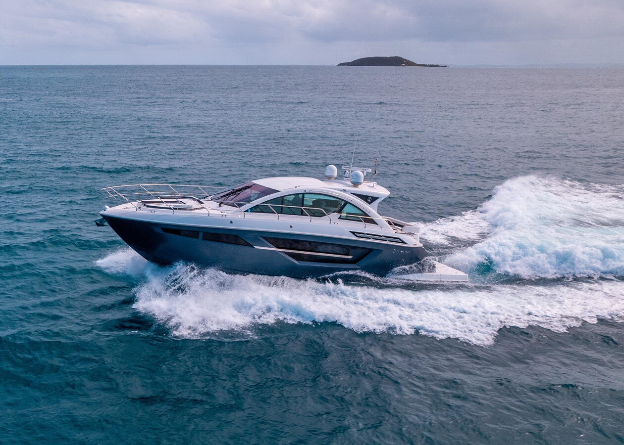 2019-cruisers-yachts-50-bba156