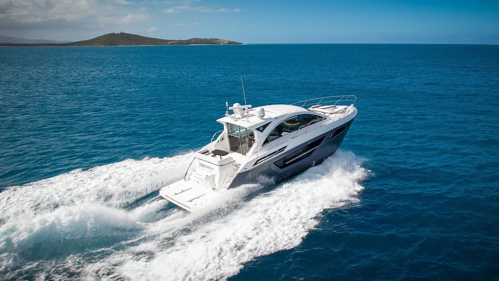 2019-cruisers-yachts-50-bba156