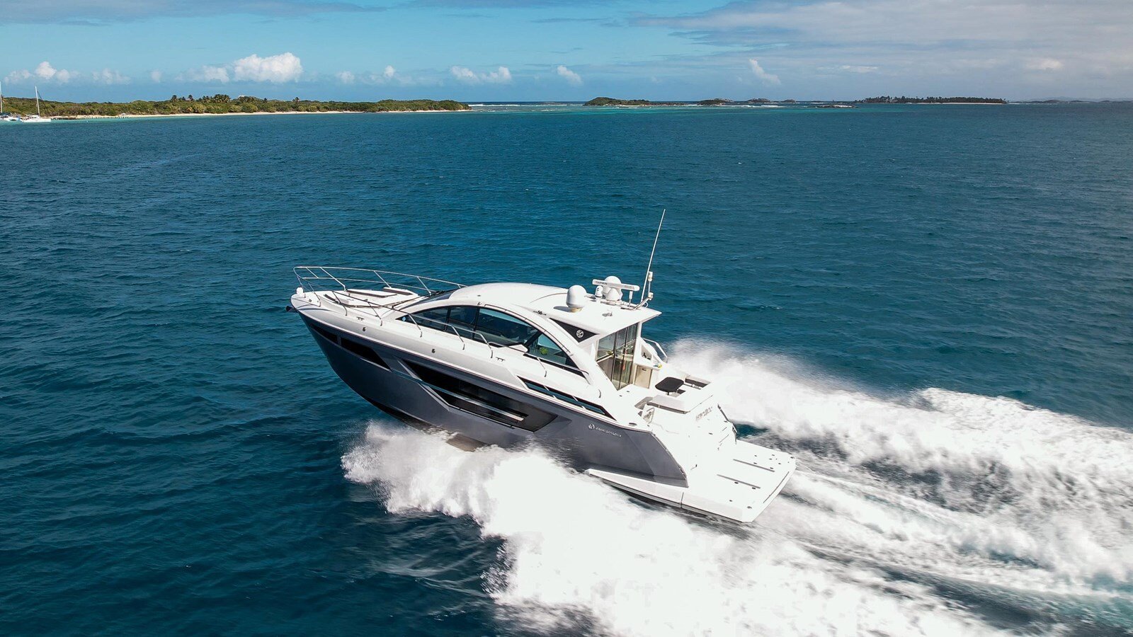 2019-cruisers-yachts-50-bba156