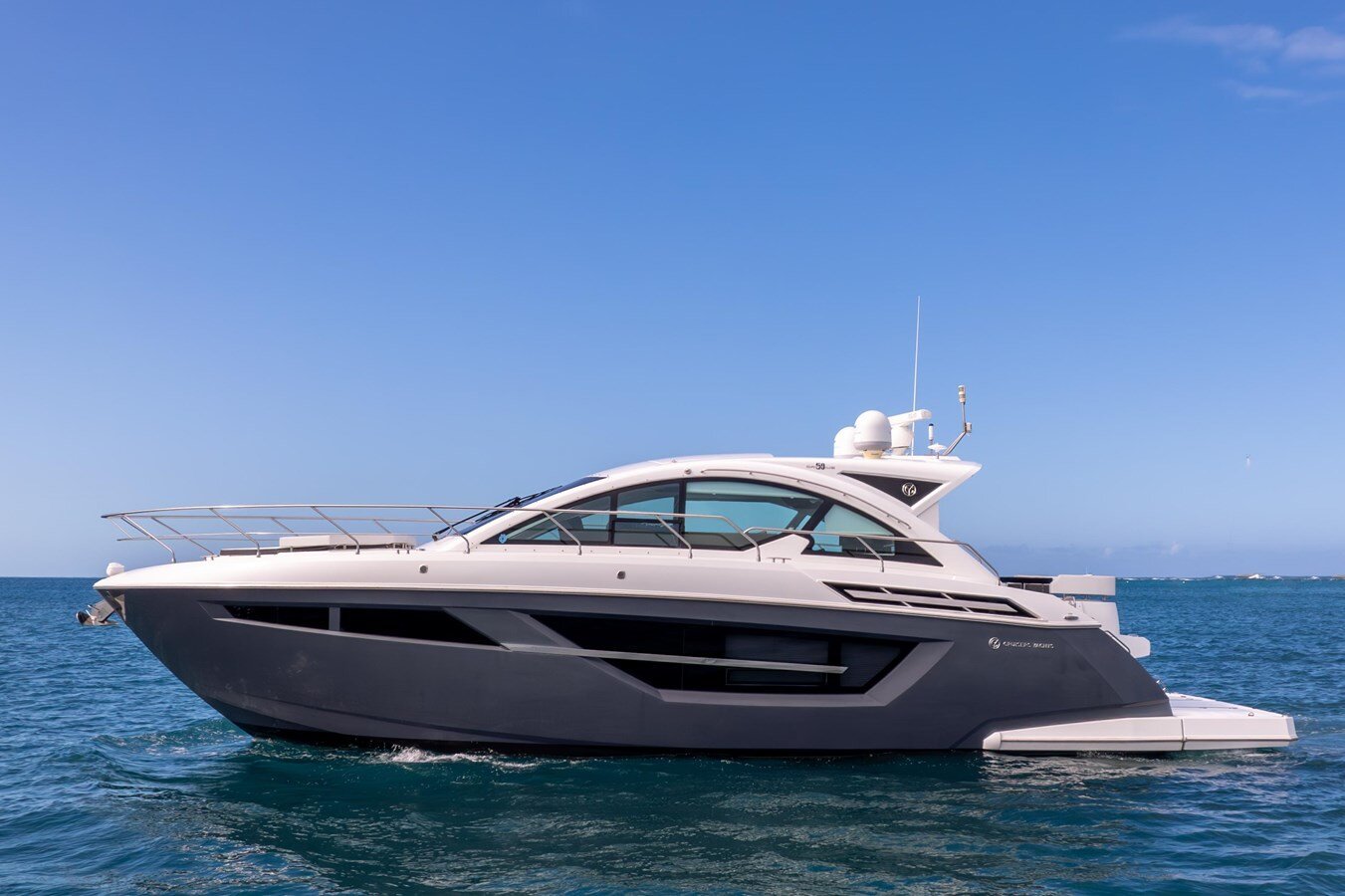 2019-cruisers-yachts-50-bba156