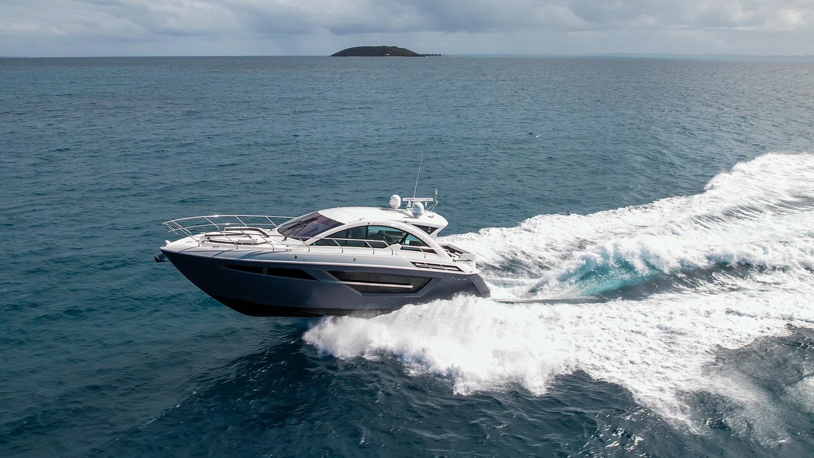 2019-cruisers-yachts-50-bba156