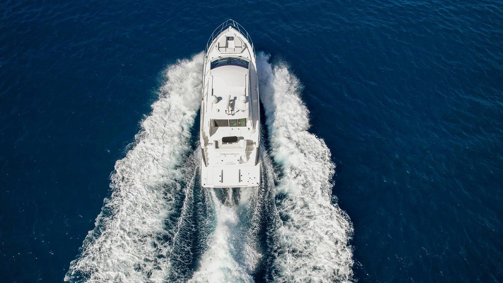 2019-cruisers-yachts-50-bba156