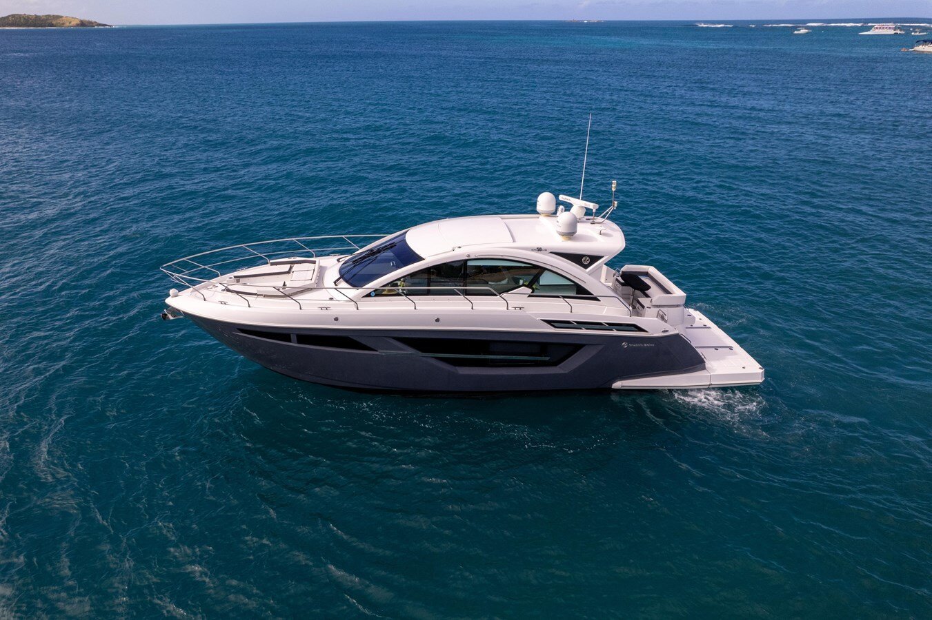 2019-cruisers-yachts-50-bba156