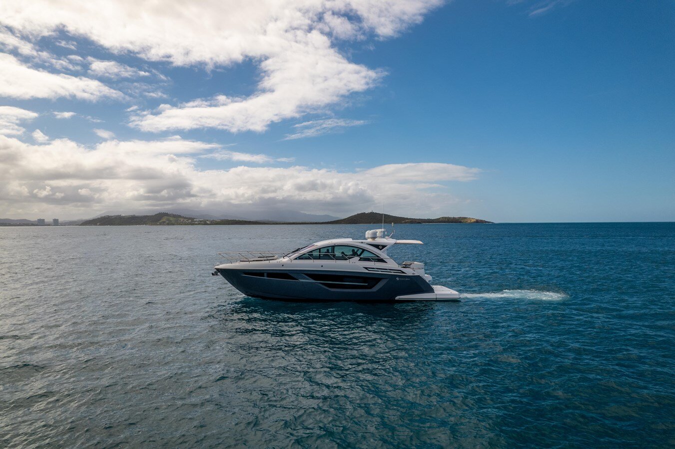 2019-cruisers-yachts-50-bba156