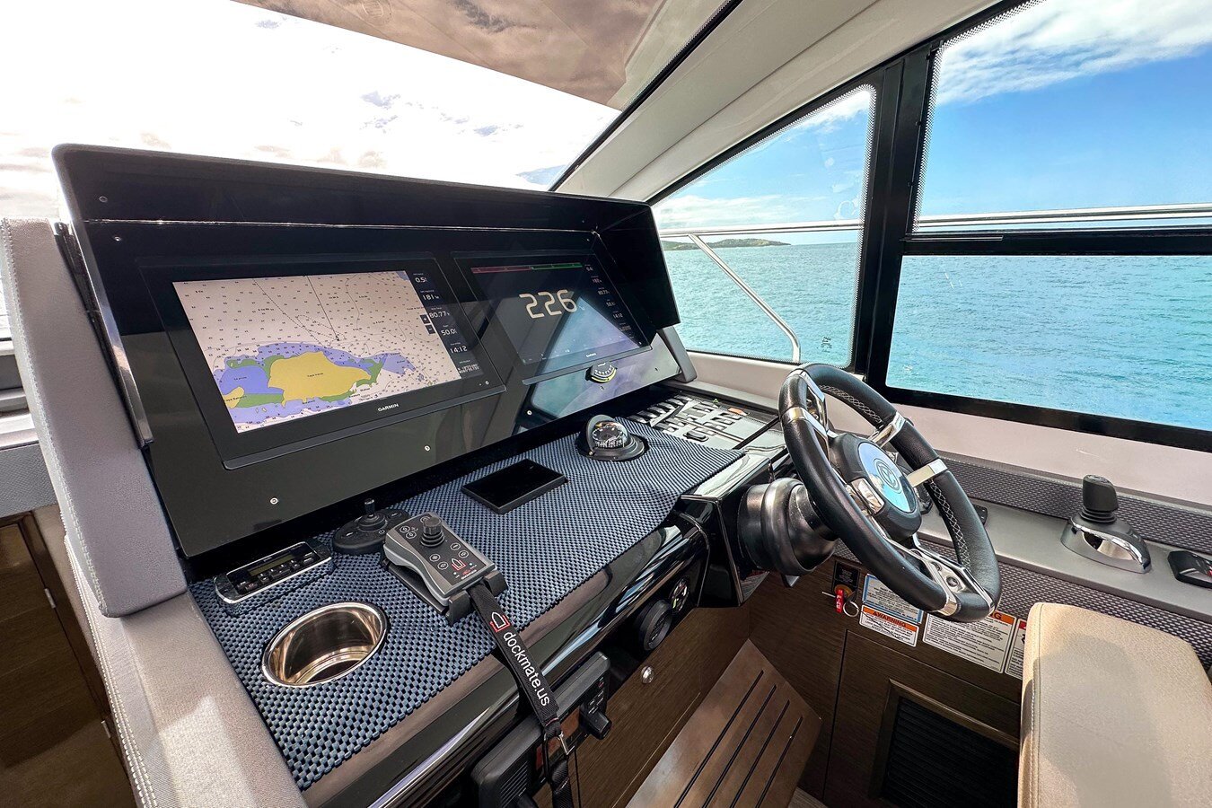 2019-cruisers-yachts-50-bba156