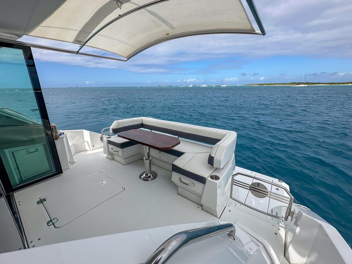 2019-cruisers-yachts-50-bba156