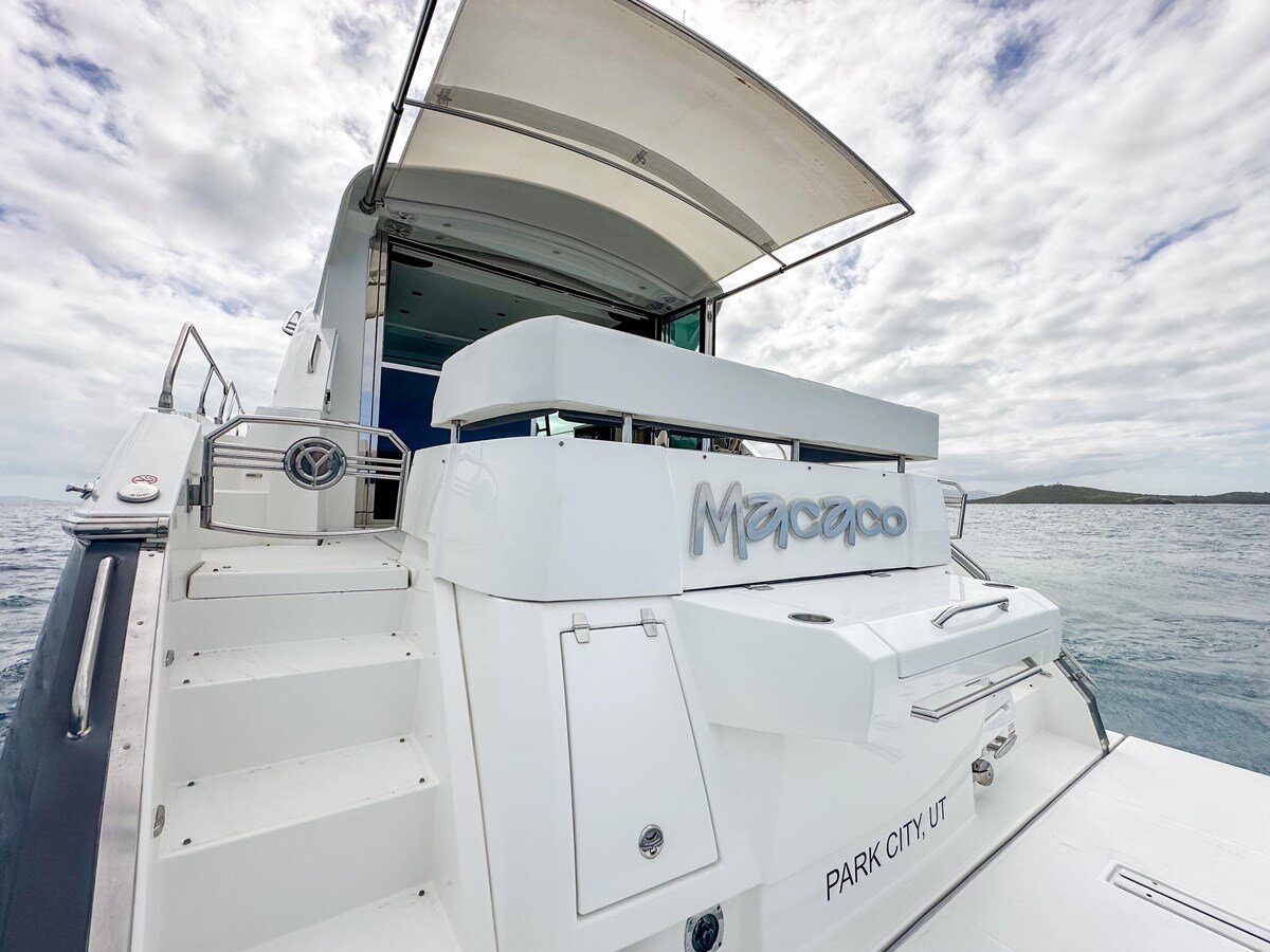 2019-cruisers-yachts-50-bba156