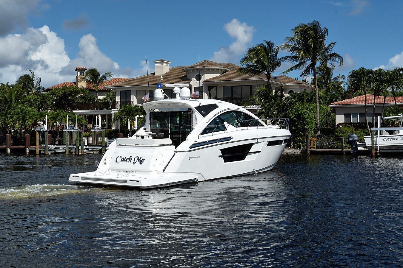 2019-cruisers-yachts-54-5008b0