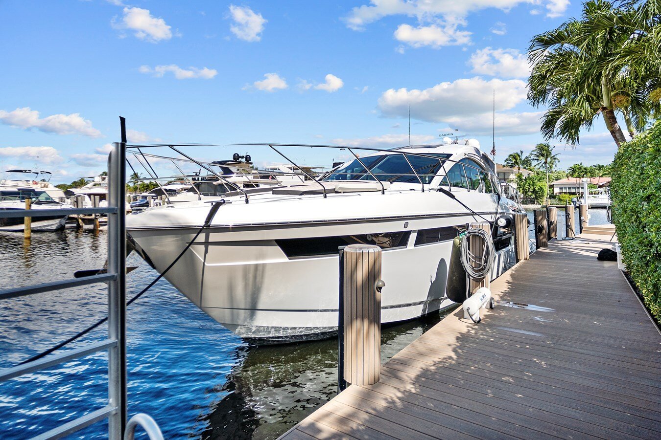 2019-cruisers-yachts-54-5008b0