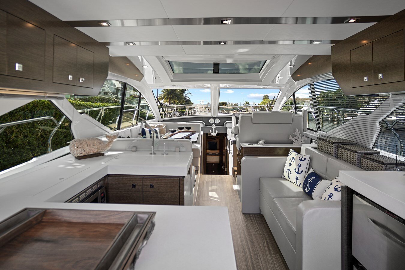 2019-cruisers-yachts-54-5008b0