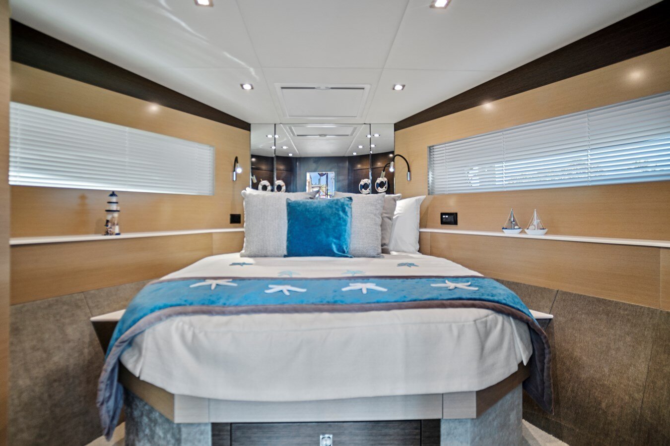 2019-cruisers-yachts-54-5008b0