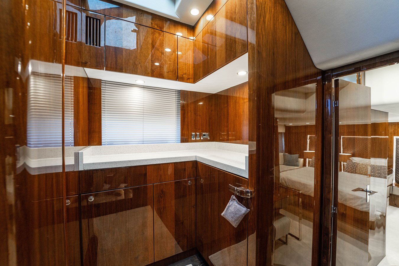 2019-fairline-53-840c70