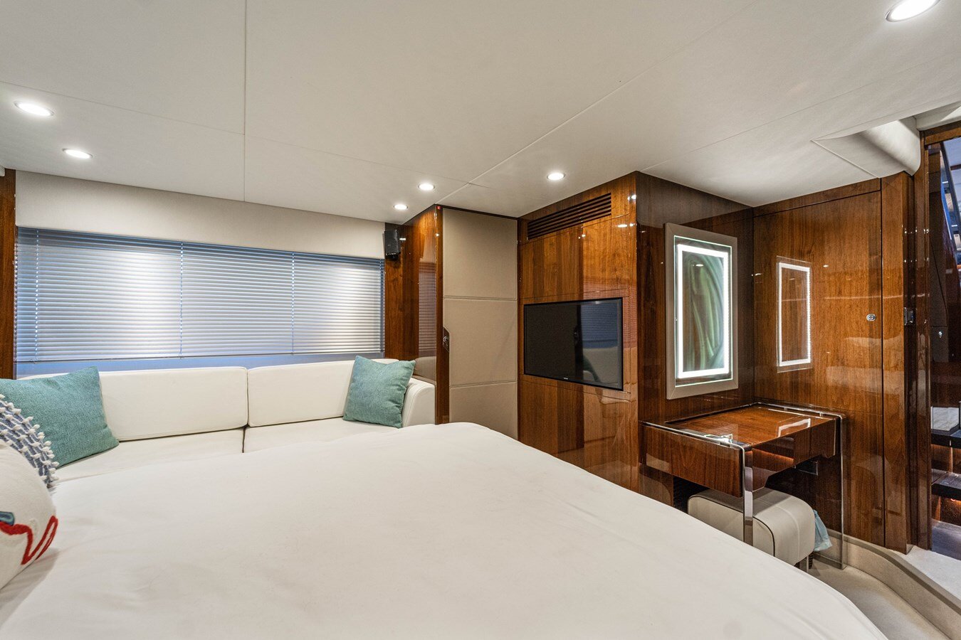 2019-fairline-53-840c70