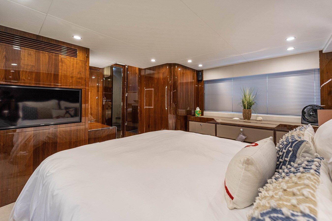 2019-fairline-53-840c70