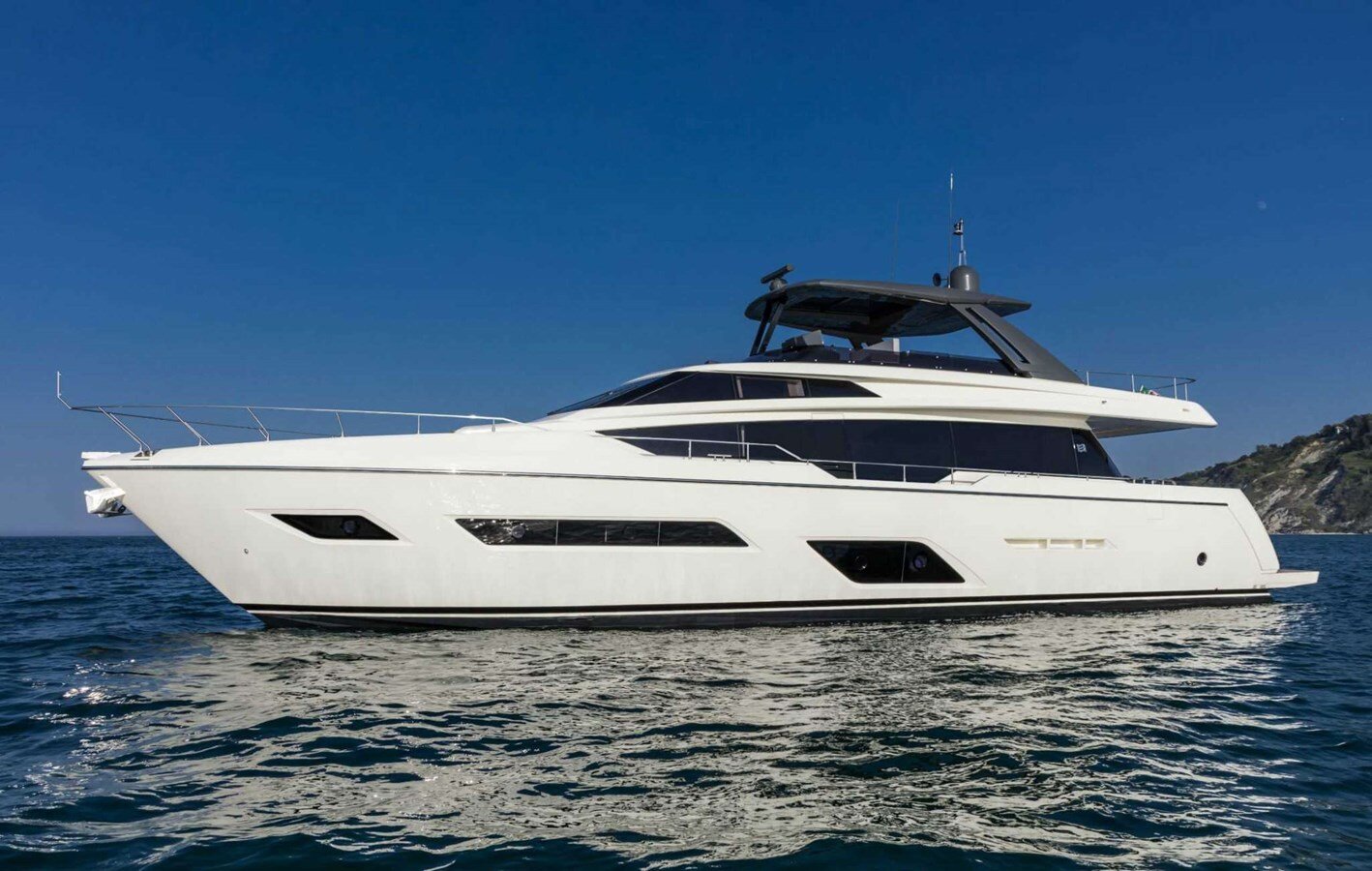 2019-ferretti-yachts-78-9-ffe3e5