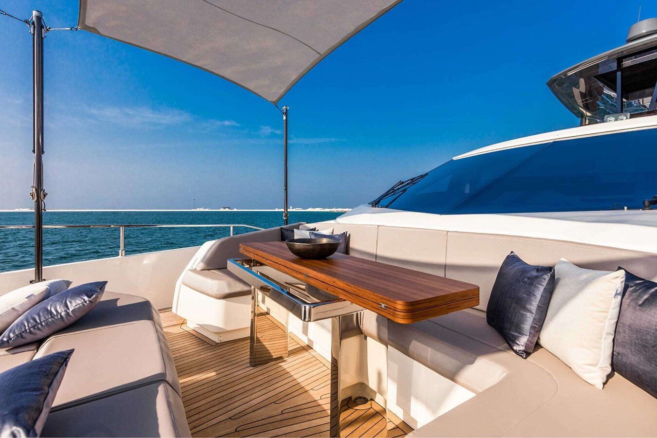 2019-ferretti-yachts-78-9-ffe3e5