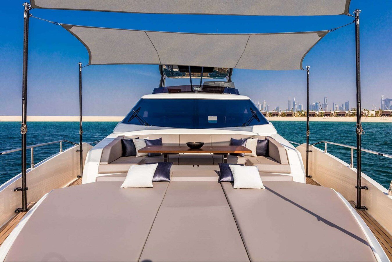 2019-ferretti-yachts-78-9-ffe3e5