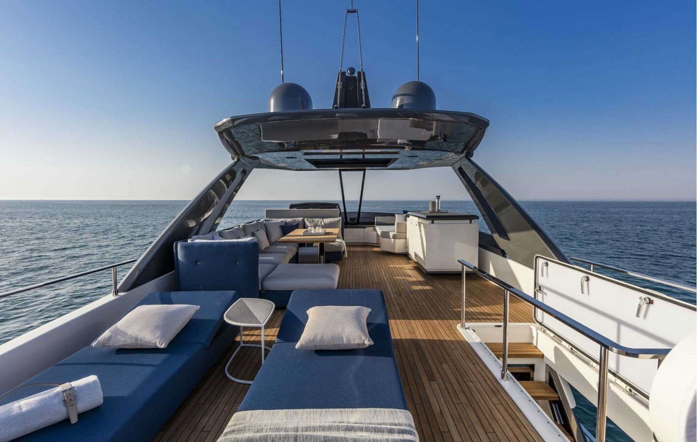 2019-ferretti-yachts-78-9-ffe3e5
