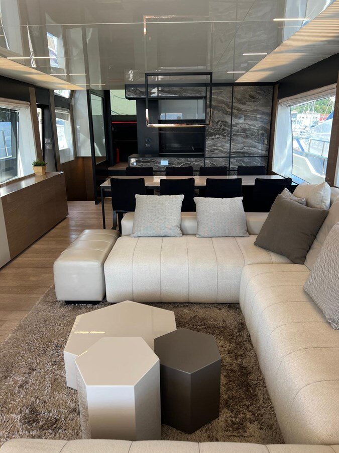 2019-ferretti-yachts-78-9-ffe3e5