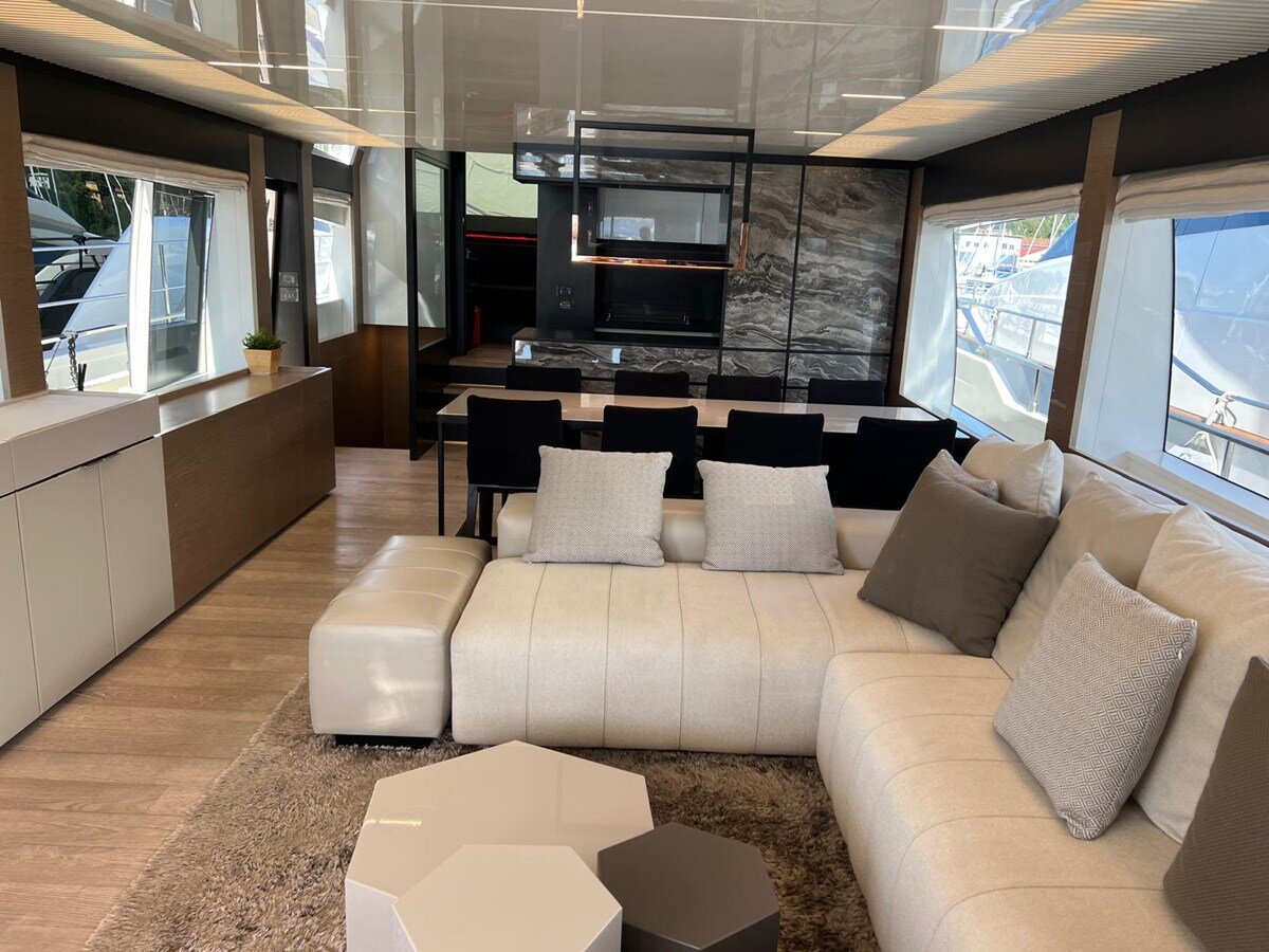 2019-ferretti-yachts-78-9-ffe3e5