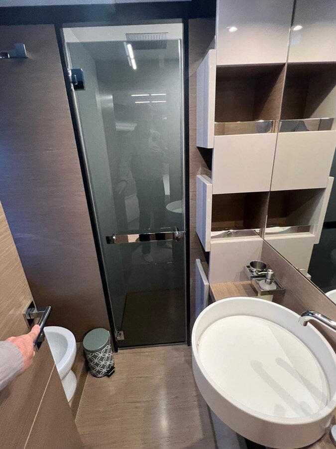 2019-ferretti-yachts-78-9-ffe3e5