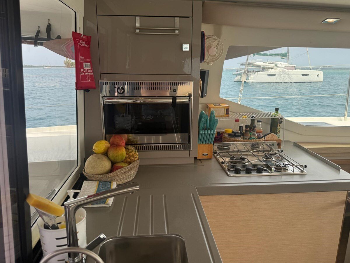 2019-fountaine-pajot-38-6-12f26f