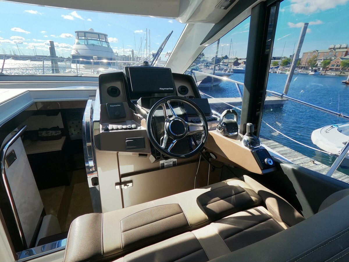 2019-galeon-48-a0a37f