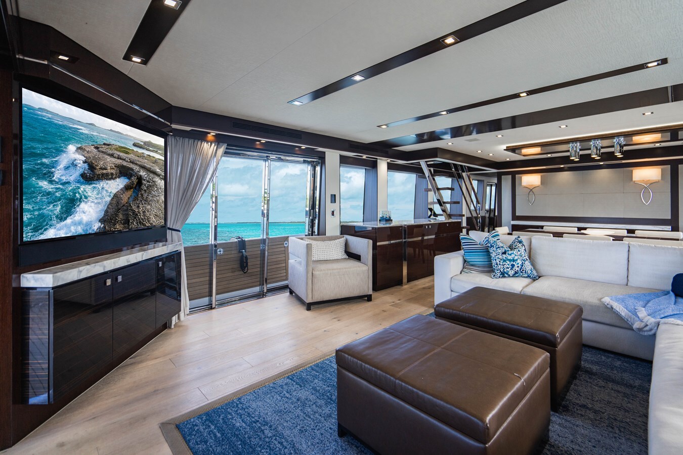 2019-hatteras-91-8-0957e3