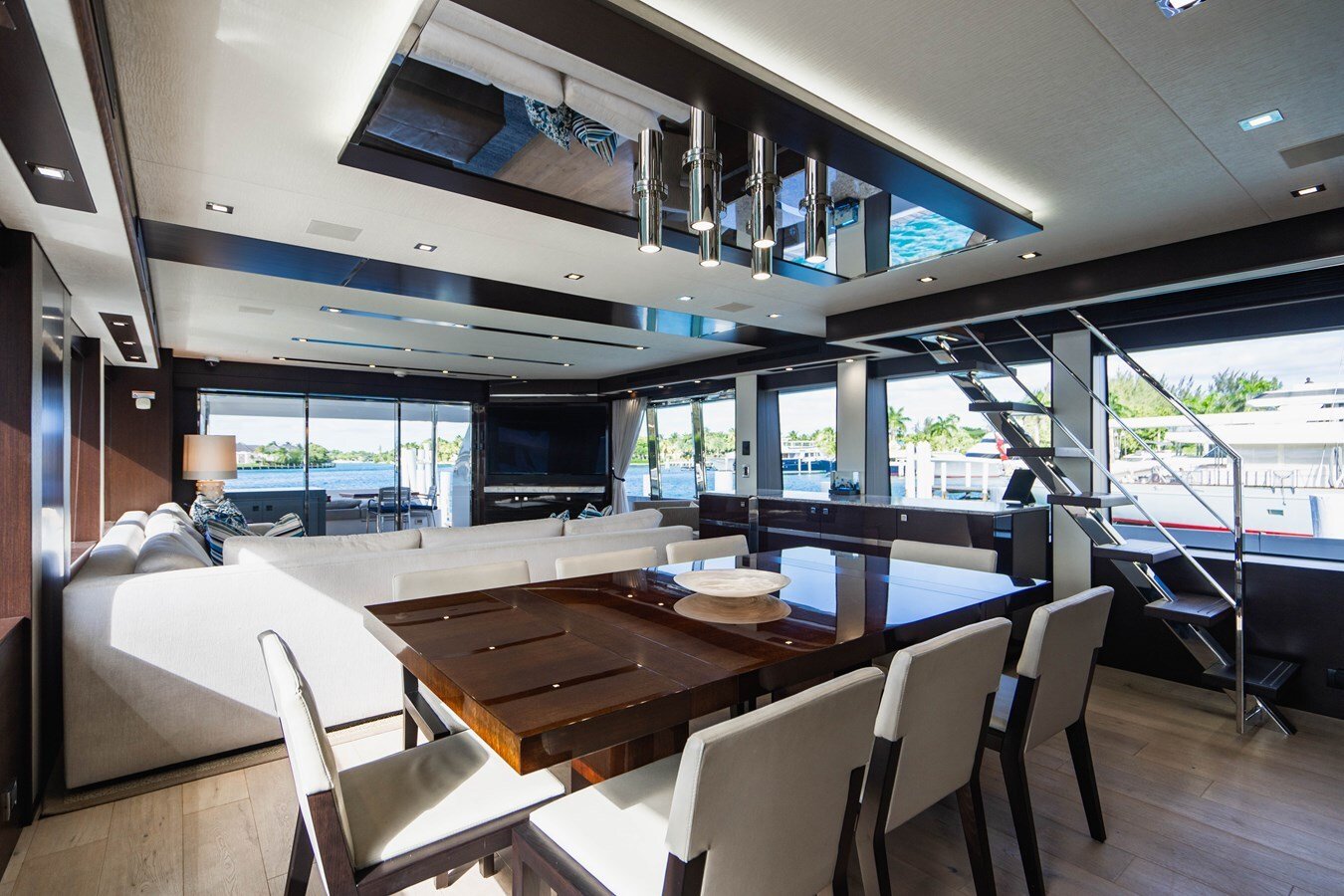 2019-hatteras-91-8-0957e3