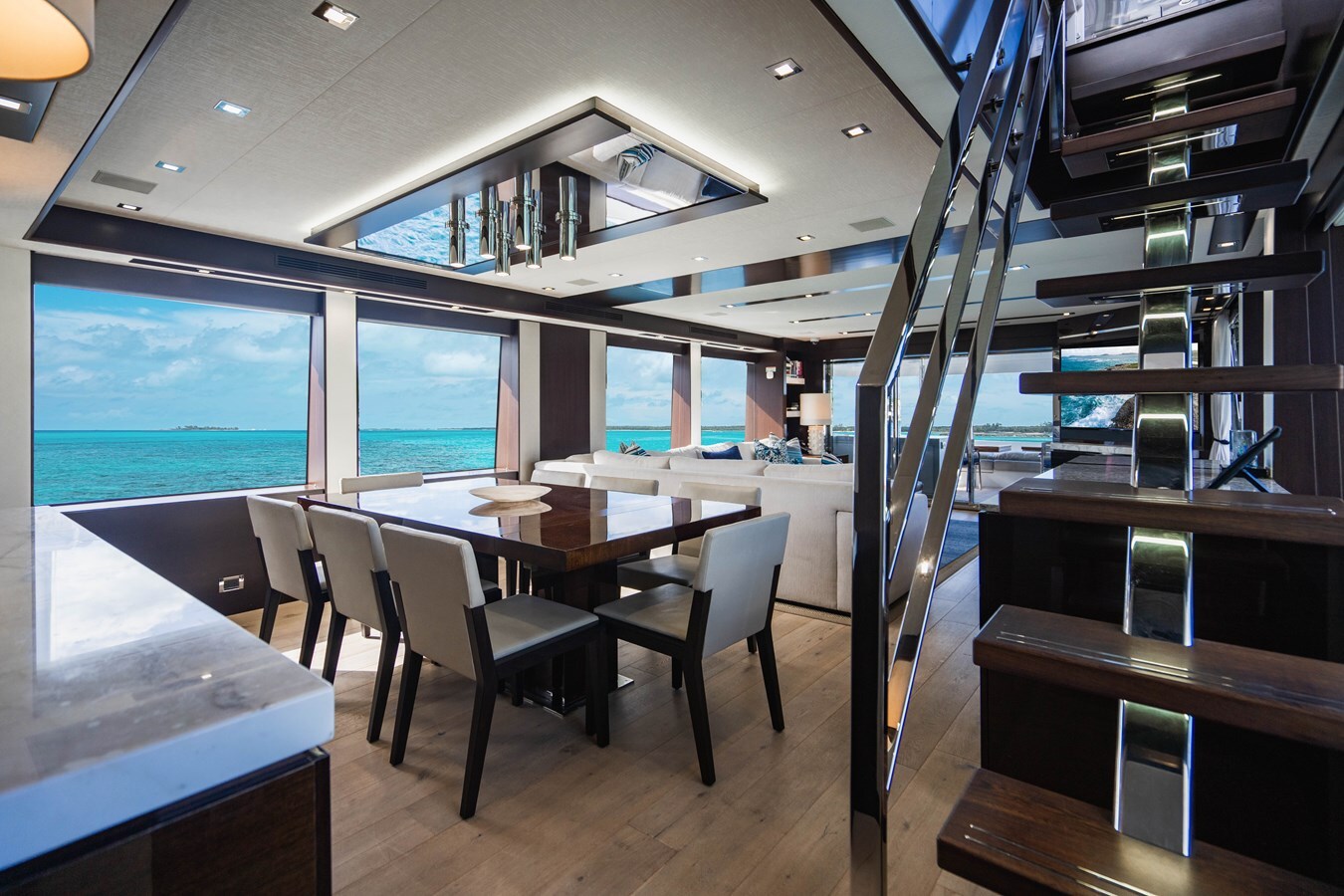 2019-hatteras-91-8-0957e3