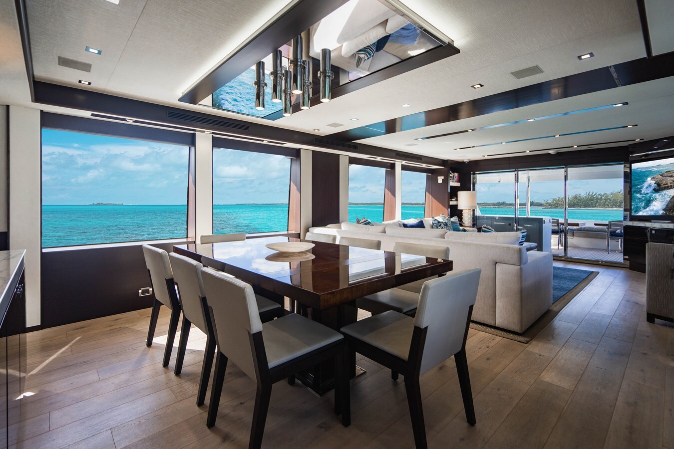 2019-hatteras-91-8-0957e3