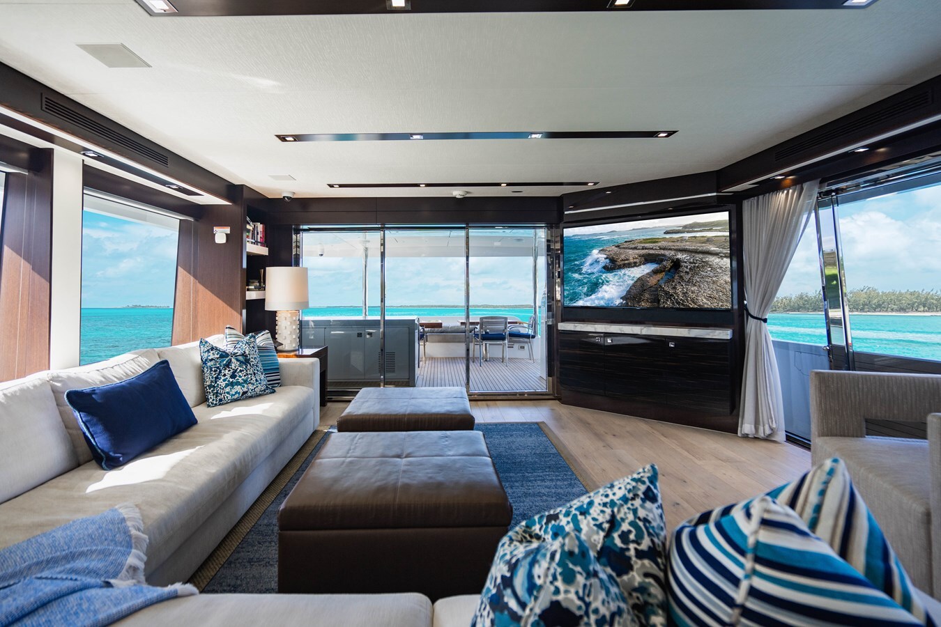 2019-hatteras-91-8-0957e3