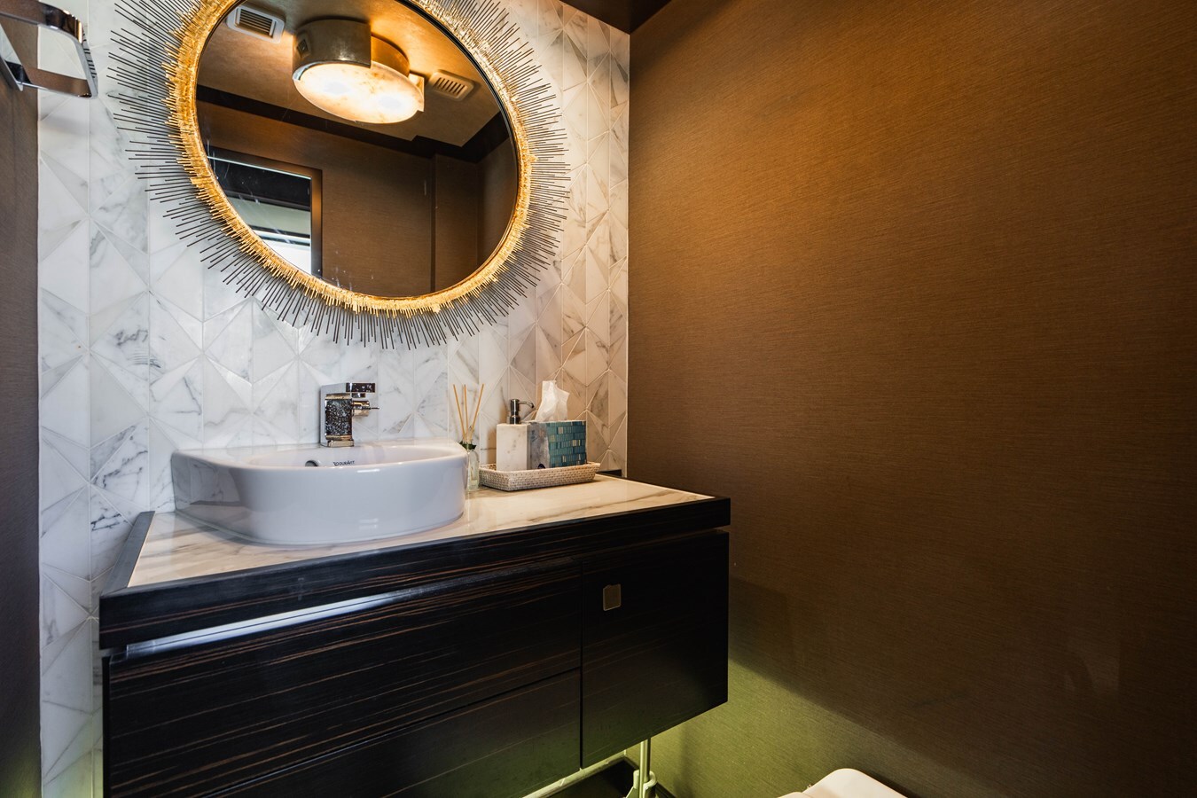 2019-hatteras-91-8-0957e3