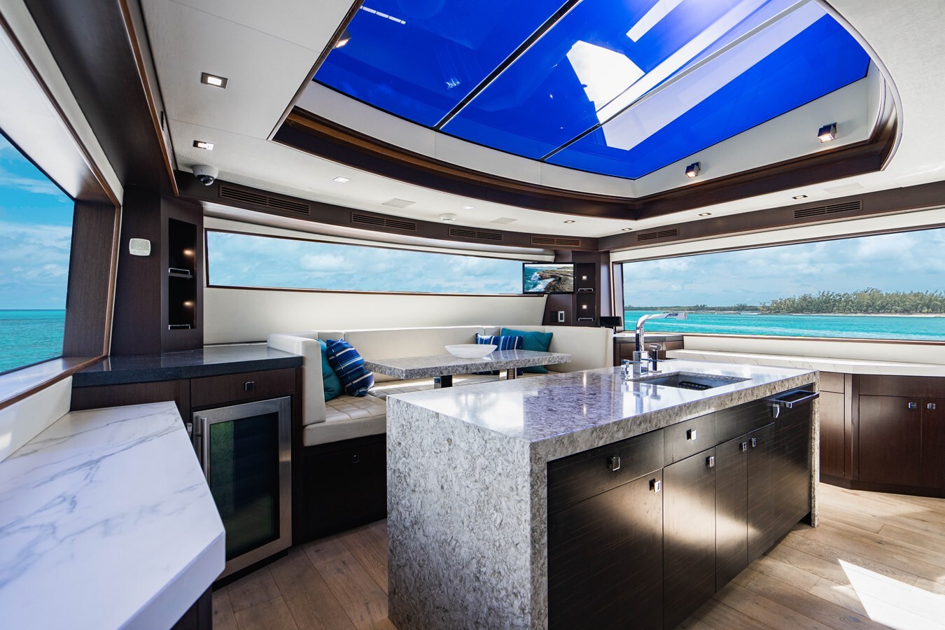 2019-hatteras-91-8-0957e3