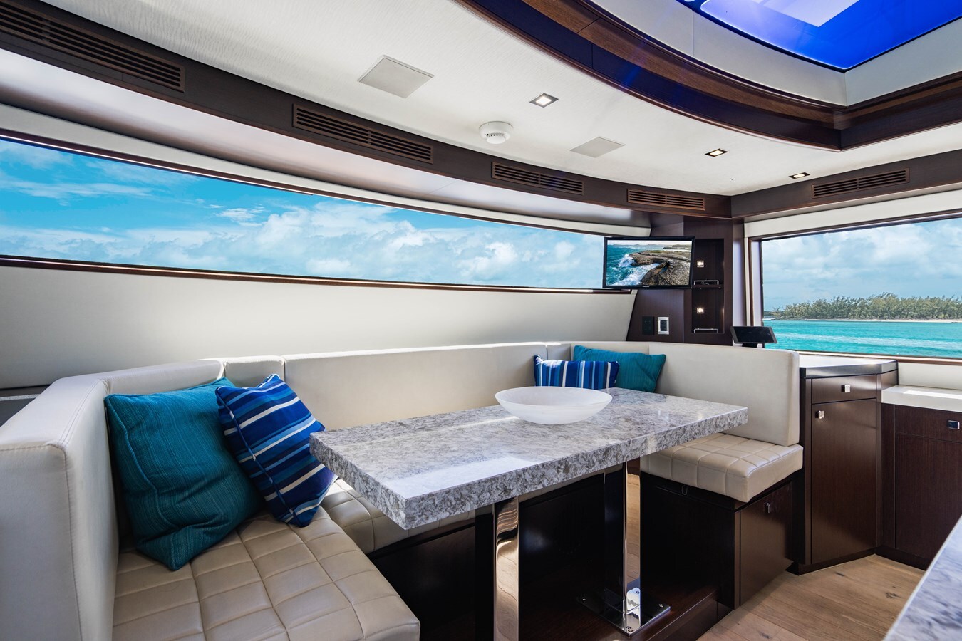 2019-hatteras-91-8-0957e3