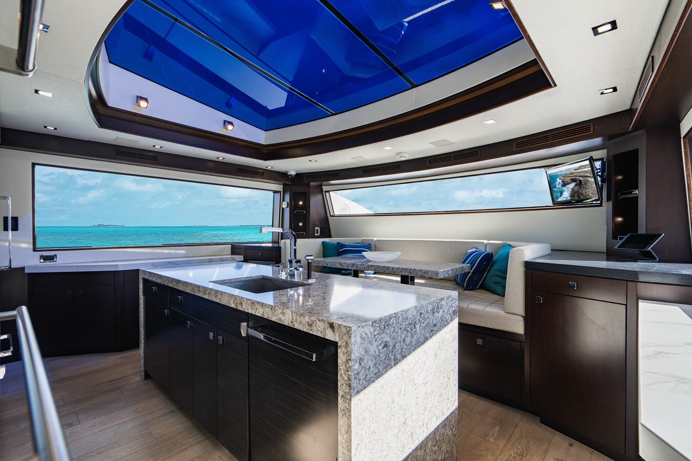 2019-hatteras-91-8-0957e3