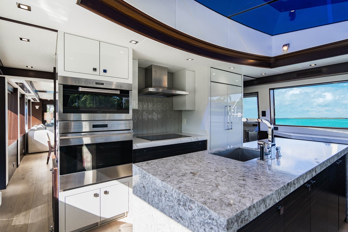 2019-hatteras-91-8-0957e3