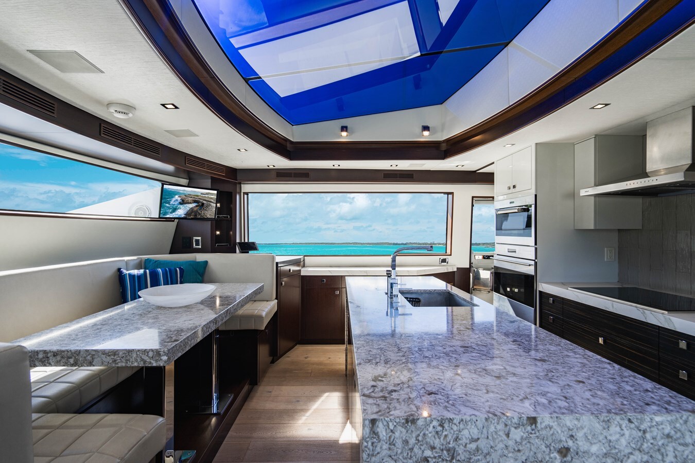 2019-hatteras-91-8-0957e3