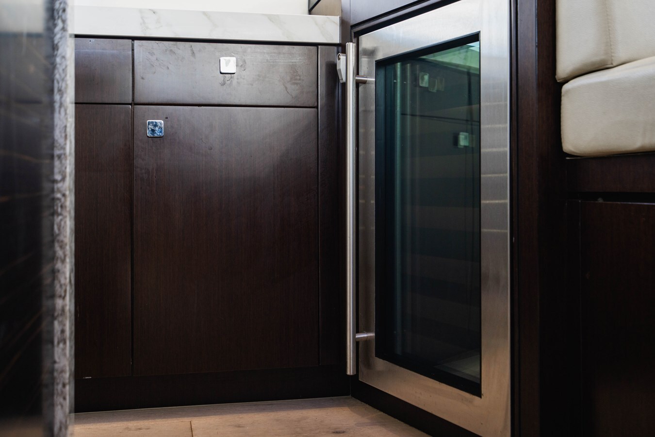 2019-hatteras-91-8-0957e3