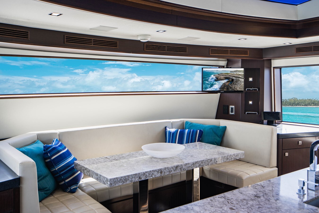 2019-hatteras-91-8-0957e3