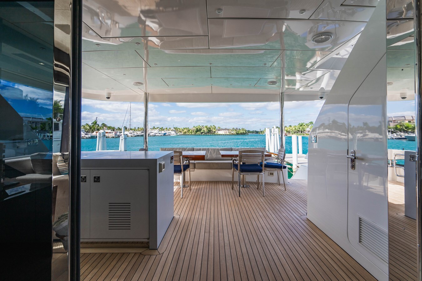 2019-hatteras-91-8-0957e3