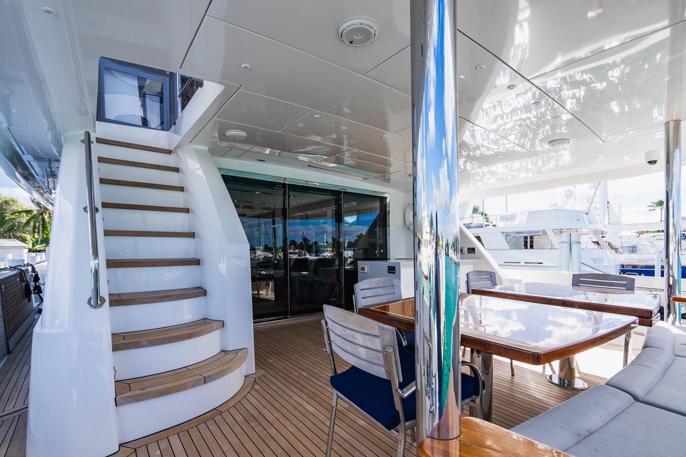 2019-hatteras-91-8-0957e3