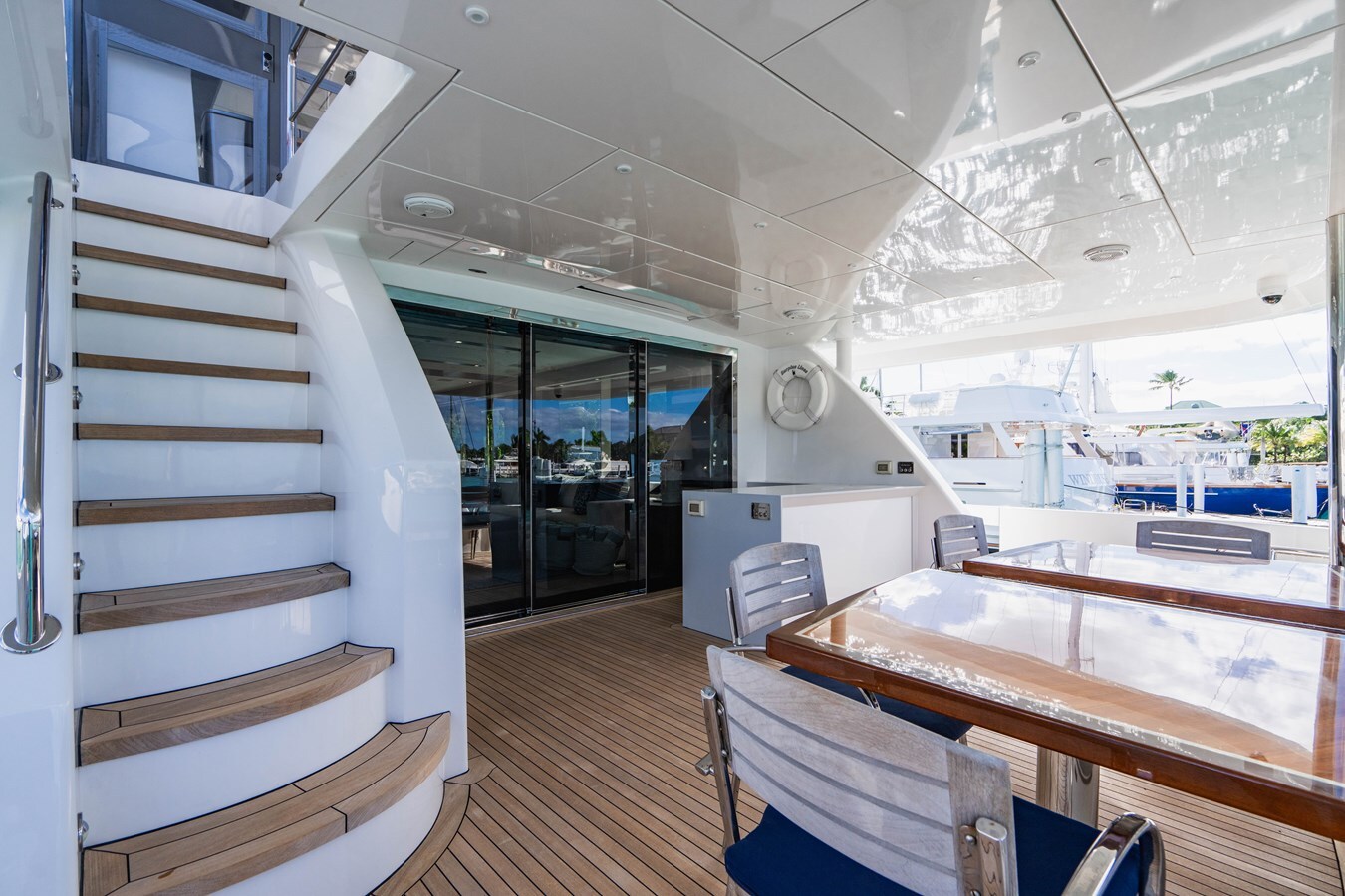 2019-hatteras-91-8-0957e3