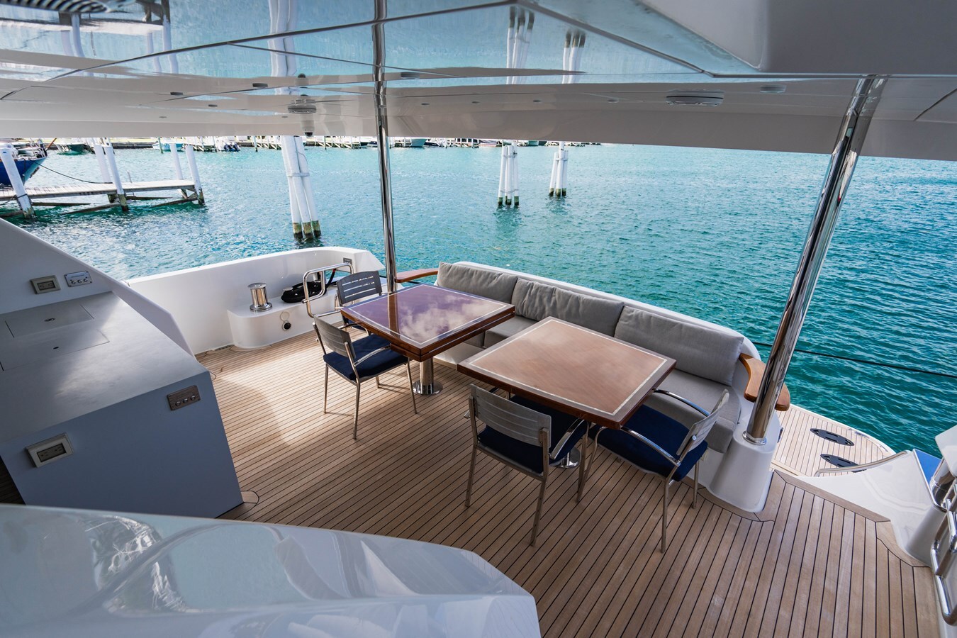 2019-hatteras-91-8-0957e3