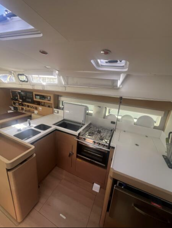 2019-jeanneau-47-3-3bfdb3