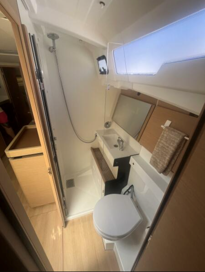 2019-jeanneau-47-3-3bfdb3